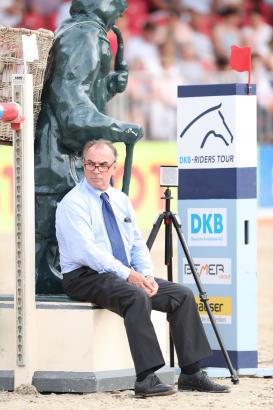 Foto: Macht in Münster pferdesportlich viel möglich mit der Turnier der Sieger und hat alles im Blick: Hendrik Snoek, einst Nationenpreisreiter - dann auch Turnierchef - Fotograf: Stefan Lafrentz