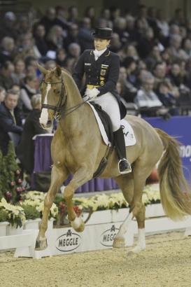 Foto: Isabell Werth mit Bella Rose beim internationalen Festhallen Reitturnier Frankfurt 2013 - Fotograf: Karl-Heinz Frieler/hfr