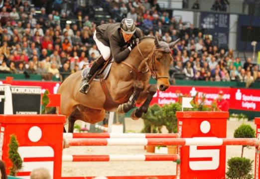 Foto: Patrice Delaveau mit Lacrimoso bei der PARTNER PFERD Leipzig. Inzwischen ist der Franzose Vize-Weltmeister. - Fotograf: Stefan Lafrentz