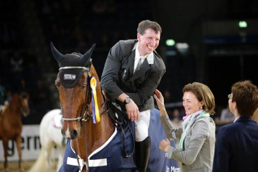 Foto: Dirk Klaproth mit Graf Moritz - vertritt die Farben der Löwen Classics im Parcours. - Fotograf: Jürgen Sroscher