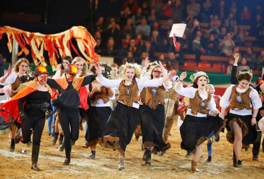 Foto: Fröhlich und bunt - Reitstall Oelixdorf, Sieger des Schauwettbewerbs der Volksbanken Raiffeisenbanken und easyCredit 2014. - Fotograf: Thomas Hellmann