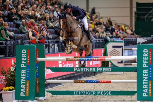 Foto: Henry Stude und DSP Corny Star entschieden das Finale im TRAVEL CHARME Hotels & Resorts PARTNER PFERD CUP 2023 für sich - Fotograf: Sportfoto-Lafrentz.de