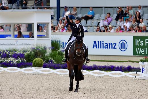 Foto: Jessica von Bredow-Werndl und ihre Dalera - Fotograf: RI