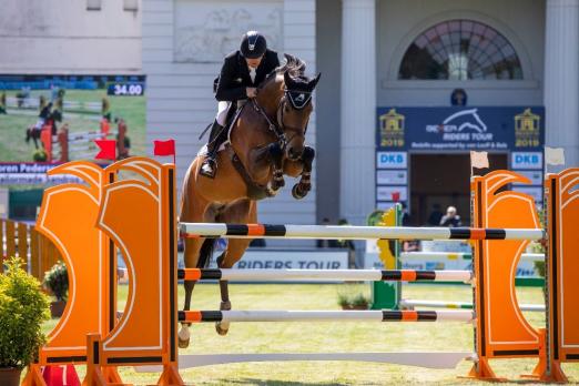 Foto: Dauergast aus Dänemark gewinnt den Auftakt beim Pferdefestival Redefin: Sören Pedersen mit Sandros S Bella aus der Zucht des Gestüts Lewitz - Fotograf: Stefan Lafrentz