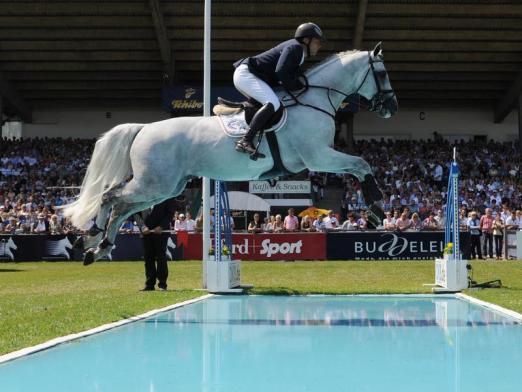 Foto: Torben Köhlbrandt wurde auf C-Trenton Z Zweiter beim Deutschen Spring-Derby - Fotograf: Angelika Warmuth - dpa