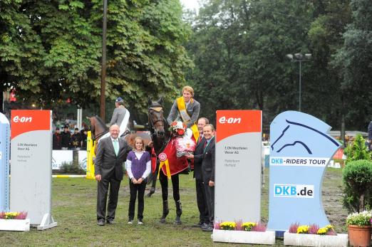 Foto: Vorjahressieger der DKB-Riders Tour Etappe in Paderborn: Henrik von Eckermann und L.B. Paola - Fotograf: Karl-Heinz Frieler