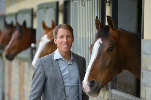 Foto: Henrik von Eckermann, den Schirmherrn des Zertifikatsprogramms "Equestrian Stable Management" - Fotograf: Holger Schupp