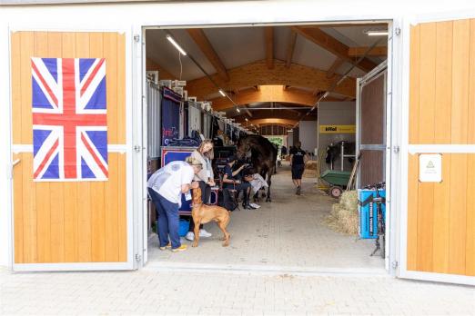 Foto: Platz für alle Geräte in den Stallungen - Fotograf: Pauline von Hardenberg