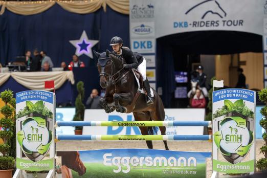 Foto: Isabel Maier aus Baldham siegte mit Hi Joey im Eggersmann Junior Cup - Fotograf: Sportfotos-Lafrentz