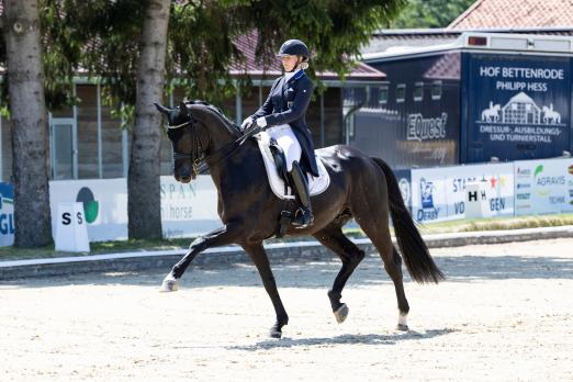 Foto: Emma Kanerva und Don Domingo ziehen als 5. Finalisten ins Jahresfinale des NÜRNBERGER BURG-POKALs 2023 ein -Fotograf: Thomas Hellmann