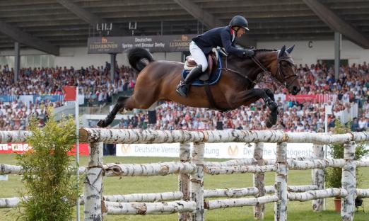 Foto: Eroberte mit Gloria van Zuuthoeve den Derbysieg und Riders Tour-Punkte: der Brite Matthew Sampson feierte einen sensationellen Erfolg 2018 - Fotoraf: Stefan Lafrentz
