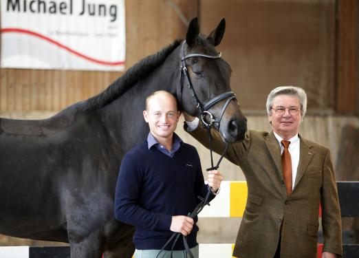 Foto: Prof. Klaus Fischer und Michael Jung mit der 7-jährigen Stute fischerRocana - Fotograf: fischerwerke