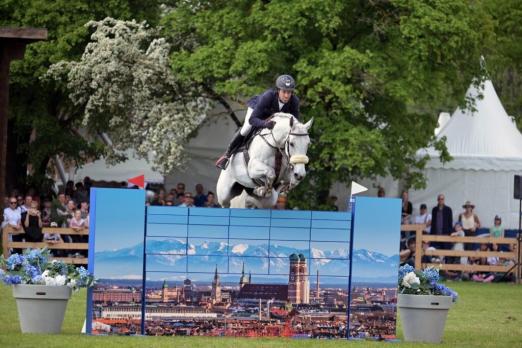 Foto: Topsport in Dressur, Springen -Fotograf: Fotoagentur Dill 