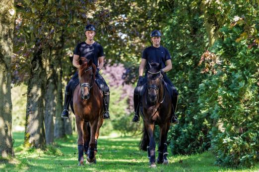Foto: Lars Ligus und Frederic Wandres mit den Pferden Veuve Clicquot FRH und Bluetooth OLD - Fotograf: © Pferdefotografie Stefan Lafrentz