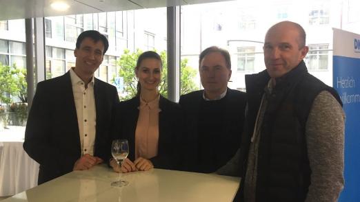 Foto: Freuen sich auf das am 9. Januar beginnende CSI Neustadt-Dosse: Stefan Unterlandstättner und Sara Rothe (DKB), Turnierchef Herbert Ulonska und Nationenpreisreiter und DKB-Team Athlet Holger Wulschner (v.li.) - Fotograf: Kerstan-Medien