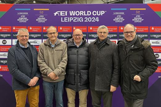 Foto: Freuen sich auf die PARTNER PFERD 2024 - Karl-Heinz Geiger (Cheftrainer Vierspänner), Prof. Dr. Christoph Mülling (Leiter Veterinär-Anatomisches Institut der Universität Leipzig), Turnierchef Volker Wulff (En Garde Marketing), Otto Becker (Cheftrainer der Springreiter) und Martin Buhl-Wagner (Geschäftsführer Leipziger Messe GmbH) - Fotograf: Veranstalter 