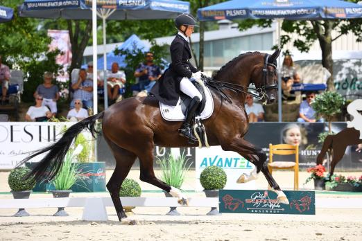Foto: Aus der Qualifikation auf dem Rosenhof Görlitz schwungvoll ins Finale des NÜRNBERGER BURG-POKALs in Frankfurt - DSP Danny Cool und Helen Langehanenberg - Fotograf: B. Placzek