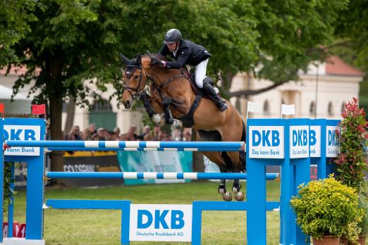 Foto: Hat gewissermaßen ein "Heimspiel" beim Pferdefestival Redefin - Europameister André Thieme, hier mit Crazy Girl V in Redefin - Fotograf: Stefan Lafrentz