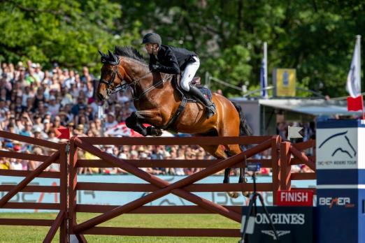 Foto: Nisse Lüneburg und Cordillo gewannen das 90. Deutsche Spring-Derby und damit die dritte Etappe der BEMER Riders Tour - Fotograf: Stefan Lafrentz