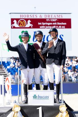 Foto: Die besten drei Reiter im Finale des CSI2* Springen präsentiert von Bucas: v.l. Patrick Stühlmeyer, Sieger Marco Kutscher und Stephan Naber - Fotograf: reitsport-hellmann.de
