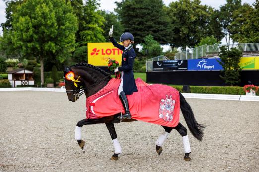 Foto: Super happy - Maria Caetano (POR) mit Fenix de Tineo - Fotograf: Sportfotos-Lafrentz.de