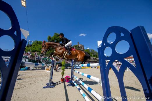 Foto: Die Sieger im Preis der Hardenberg Distillery und des Glaswerkes Ernstthal: Finja Bormann und A crazy son of Lavina - Fotograf: Stefan Lafrentz 