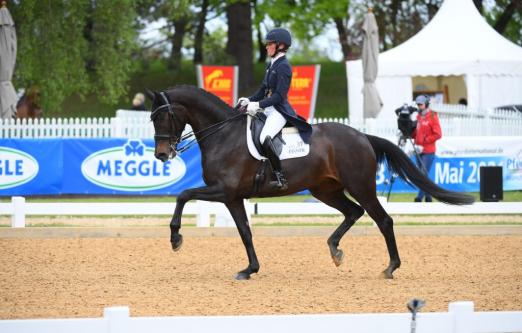 Foto: Helen Langehanenberg siegte mit Straight Horse Ascenzione auch in der Finalqualifikation zum NÜRNBERGER BURG-POKAL - Fotograf: Hubert Fischer 