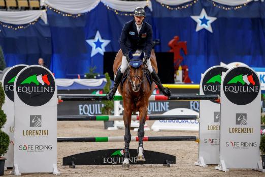 Foto: Bei den 7-jährigen Pferden gewinnt Holger Wulschner den Equiline Youngster Cup - Fotograf: Sportfotos-Lafrentz.de