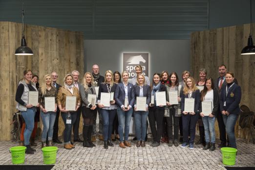 Reitsport Markt-Händler Award 2017/ 2018, Sieger-Gruppenfoto, Halle 8 - Fotograf: spoga horse