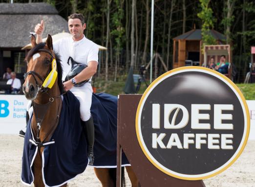 Foto: Sieger im IDEE Kaffee Preis der J.J. Darboven GmbH & Co. KG: Werner Muff aus der Schweiz mit Cosby - Fotograf: Thomas Hellmann