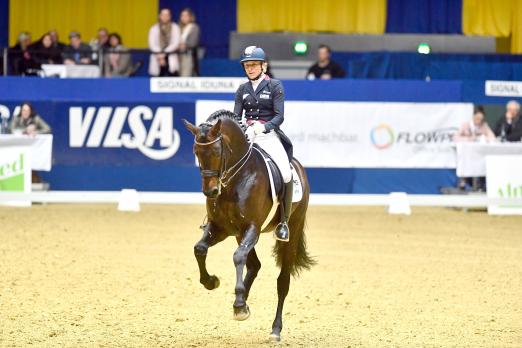 Foto: Ingrid Klimke und Franziskus - Sieger des Grand Prix de Dressage in Dortmunds Westfalenhalle - Fotograf: Karl-Heinz Frieler