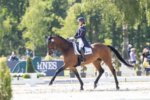 Foto: Nina Schultes mit Grand Prix iWEST - Fotograf: TGL / Thomas Ix