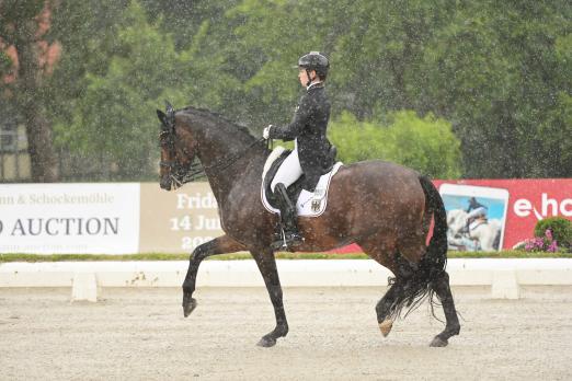 Foto: Trotz starkem Regen - Jana Lang und Baron waren nicht zu stoppen - Fotograf: © Frederike Markett