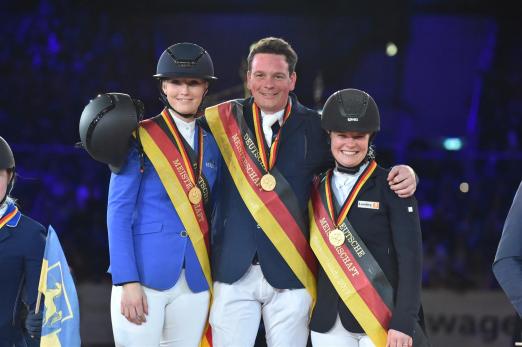 Foto: Die siegende Mannschaft 2017 kam aus Westfalen: Jana Wargers, Toni Haßmann und Pia-Katarina Bostock-Beeking - Fotograf: Foto-Design gr. Feldhaus 