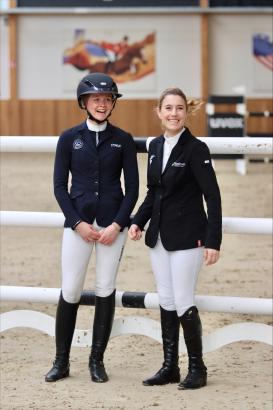 Foto: Haben Spaß: Sophie Hinners (li.) und Janne Friederike Meyer-Zimmermann - Fotograf: RI