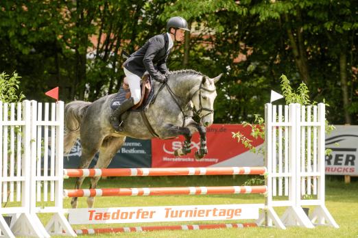 Foto: Jasper Sievers und Kasita waren die ersten Sieger der Tasdorfer Turniertage - Fotograf: Annette Dölger