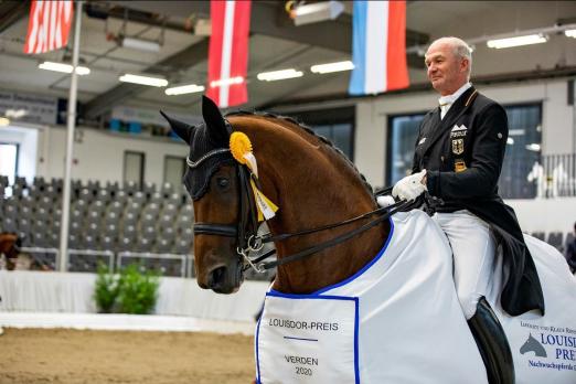 Foto: Jetzt qualifiziert für das Louisdor-Preis-Finale 2020 - der zehn Jahre alte Hannoveraner Beryll und Hubertus Schmidt - Fotograf: J.Fellner