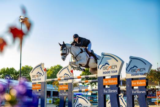 Foto: Jos Verlooy (BEL) gewinnt die Qualifikation der BEMER Riders Tour mit dem irischen Wallach Fts Killossery Konfusion - Fotograf: Foto Trailer 