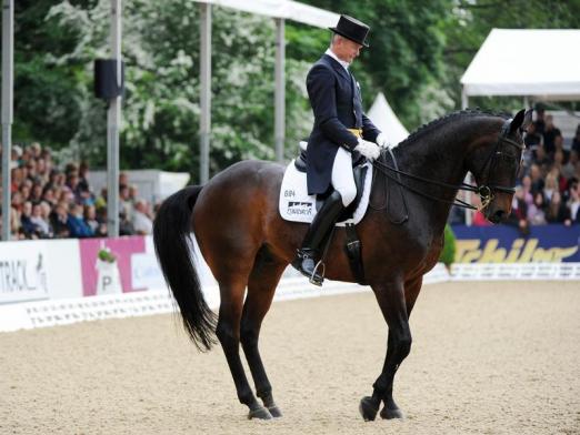 Foto: Hubertus Schmidt gewann auf Fontane das deutsche Dressur-Derby in Hamburg. - Fotograf: Daniel Reinhardt - dpa