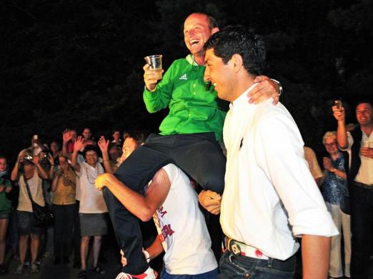 Foto: Michael Jung (M) wurde in Horb-Altheim (Landkreis Freudenstadt) von zahlreichen Fans feierlich empfangen. - Fotograf: Jan-Philipp Strobel - dpa