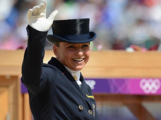 Foto: Dorothee Schneider ritt mit Diva Royal in London zu 76,277 Prozentpunkten. - Fotograf: Jochen Lübke - dpa