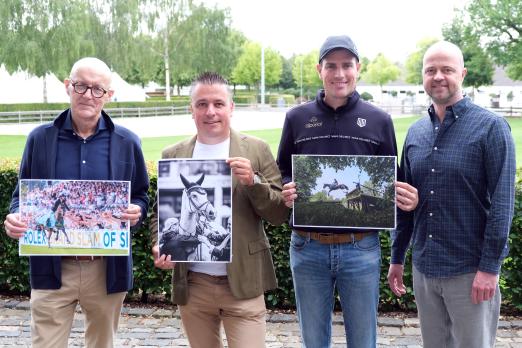 Foto: Die Jury präsentiert die drei nominierten Bilder (v.l.n.r.): Andreas Müller (Geschäftsführer Mediahuis Aachen GmbH), Vorjahressieger Andreas Steindl und Mannschafts-Olympiasieger Frederic Wandres, gemeinsam mit Philip Erbers (ALRV-Vorstandsmitglied) - Fotograf: ALRV/ Jasna Koralewski Foto: Die Jury präsentiert die drei nominierten Bilder (v.l.n.r.): Andreas Müller (Geschäftsführer Mediahuis Aachen GmbH), Vorjahressieger Andreas Steindl und Mannschafts-Olympiasieger Frederic Wandres, gemeinsam mit Philip Erbers (ALRV-Vorstandsmitglied) - Fotograf: ALRV/ Jasna Koralewski
