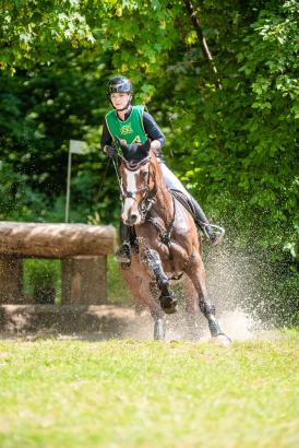 Foto: Wiesbaden war das erste Gelände für Olympiasiegerin Amande de B’Neville – und sie genoss es! - Fotograf: TomsPic.de