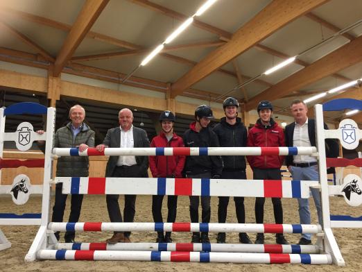 Foto: In Schenefeld trafen sich die erfolgreichsten drewke Future Cup Teilnehmer zum Springlehrgang mit Heinrich-Wilhelm "Kaiser" Johannsmann": v.li. H.-W. Johannsmann, Rainer Drewke, Natalia Stecher, Brian Benedix, Sven-Gero Hünicke, Hannes Ahlmann und Martin Kühne (drewke group) - Fotograf: Comtainment