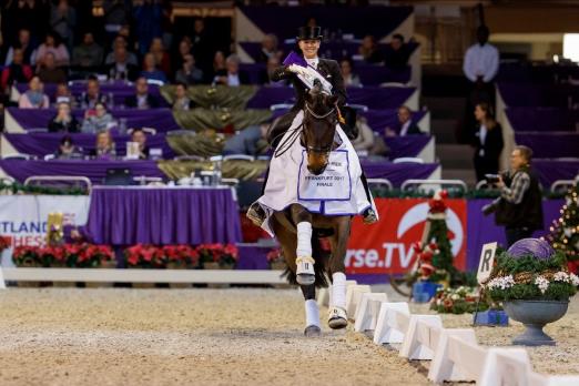 Foto: Karriere gemacht: die Trakehner Stute Dalera BB mit Jessica von Bredow-Werndl glänzten in Frankfurt im Louisdor-Preis und dann bei WM und EM mit Mannschafts-Gold - Fotograf: Stefan Lafrentz