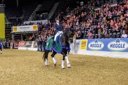 Foto: Kathleen Keller und San Royal gewannen den Meggle Preis in der Grand Prix Kür in Oldenburg - Fotograf: Stefan Lafrentz