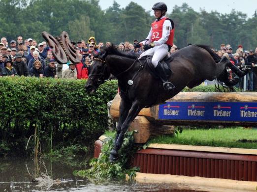 Foto: Ingrid Klimke und Abraxxas waren in Vairano nicht zu schlagen. - Fotograf: Jochen Lübke - dpa Foto: Ingrid Klimke und Abraxxas waren in Vairano nicht zu schlagen. - Fotograf: Jochen Lübke - dpa