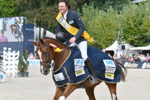 Foto: Der Sieg im Großen Preis von Paderborn 2018 war ein sehr emotionaler Erfolg für Andreas Kreuzer und Calvilot - Fotograf: Karl Heinz Frieler