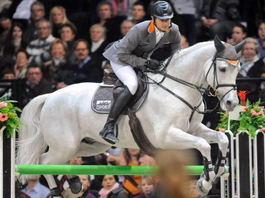 Foto: Marco Kutscher belegte mit seinem Pferd Cornet Obolensky als bester Deutscher Platz sechs. - Fotograf: Walter Bieri - dpa
