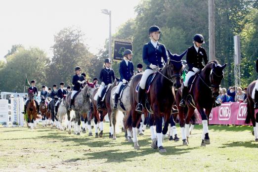 Foto: Gerade noch war das Landesturnier Schauplatz der Abteilungswettkämpfe der Junioren - jetzt folgen die Pony-Reitabteilungen beim 52. Landesponyturnier in Bad Segeberg - Fotograf: Kerstan-Medien